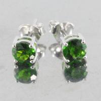 Chrome Diopside พลอยกรีนโครมไดออบไซด์ พลอยโกเมนเขียว Emerald อัญมณี พลอยเขียวส่อง พลอยมรกต เสริมดวงราศีพฤษ green sapphire พลอยแท้ พลอยดิบ แก้ชง วันพุธ