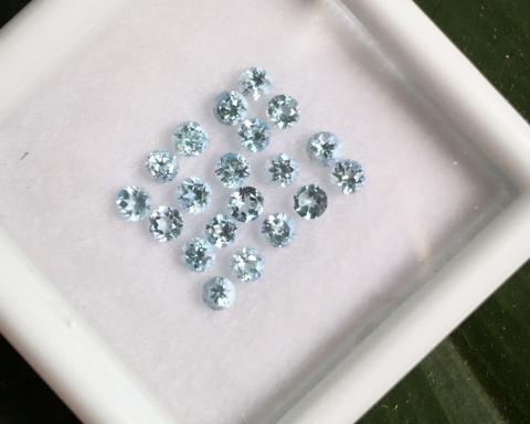 Blue Topaz พลอยบลูโทพาส พลอยสีฟ้า พลอยมิล พลอยเล็ก พลอยสายมู  พลอยแท้ พลอยร่วง พลอยกลมเล็กๆ พลอยไม่เผา  เสริมดวงวันศุกร์ เสริมราศีธนู