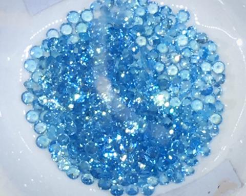 Blue Topaz พลอยบลูโทพาส พลอยสีฟ้า พลอยแต่งประดับ พลอยแท้ พลอยร่วงพลอยมิล พลอยเล็ก พลอยสายมู  พลอยกลมเล็กๆ พลอยไม่เผา  เสริมดวงวันศุกร์ พลอยมิล