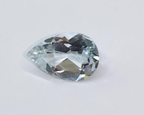 Blue Topaz พลอยบลูโทพาส พลอยสีฟ้า ทรงหยดน้ำ เสริมดวงวันศุกร์ เสริมราศีธนู หินสีเสริมดวง แก้ชง พลอยแท้ มีใบเซอร์ฯ พลอยไม่เผา