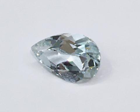 Blue Topaz พลอยบลูโทพาส พลอยสีฟ้า ทรงหยดน้ำ เสริมดวงวันศุกร์ เสริมราศีธนู หินสีเสริมดวง แก้ชง พลอยแท้ มีใบเซอร์ฯ พลอยไม่เผา