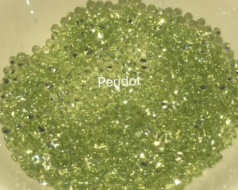 Peridot พลอยเพอริดอท พลอยแต่งประดับ พลอยแท้ พลอยมิล พลอยเล็ก พลอยสายมู  พลอยกลมเล็กๆ พลอยมิล พลอยโรงงาน ราศีสิงห์