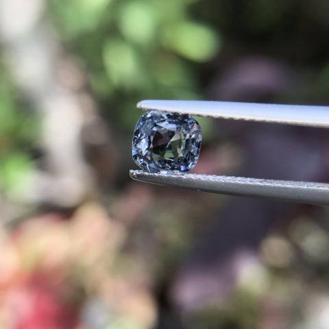 พลอยสปิเนล spinel พลอยพม่า พลอยดิบไม่เผา พลอยสีเทาขาว พลอยสีหวาน พลอยแท้  naturalgemstones unheatedgemstone