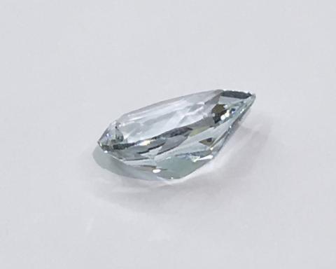 Blue Topaz พลอยบลูโทพาส พลอยสีฟ้า ทรงหยดน้ำ เสริมดวงวันศุกร์ เสริมราศีธนู หินสีเสริมดวง แก้ชง พลอยแท้ มีใบเซอร์ฯ พลอยไม่เผา