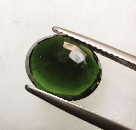 green tourmaline พลอยทัวมาลีน สีเขียว  พลอยมรกต พลอยเขียวส่อง อัญมณีสีเขียว เสริมดวง เสริมราศีพฤษก พลอยดิบ รับประกันพลอยแท้ มีใบเซอร์ แก้ชง เสริมวันเกิด ของขวัญ ราคาถูก