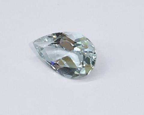 Blue Topaz พลอยบลูโทพาส พลอยสีฟ้า ทรงหยดน้ำ เสริมดวงวันศุกร์ เสริมราศีธนู หินสีเสริมดวง แก้ชง พลอยแท้ มีใบเซอร์ฯ พลอยไม่เผา