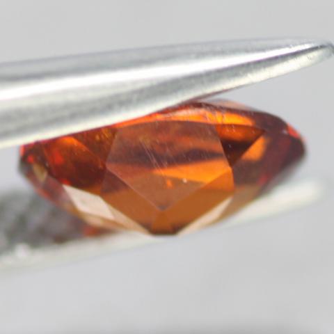 Spessartine Garnet พลอยโกเมน สีส้ม สเปซาไทนน์ สเปซาทีน พลอยแท้ พลอยไม่เผา ราศีมกรา เสริมดวง แก้ชง มีใบเซอร์