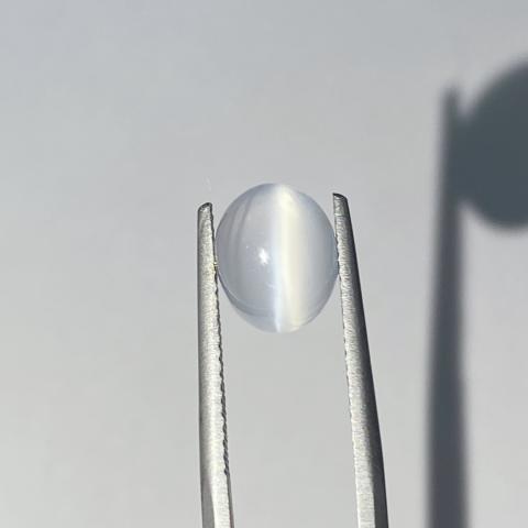 moonstone มูนสโตน พลอย มุกดาหาร พลอยตาแมว cat eye พลอยราศีเมถุน อัญมณี สีขาว เสริมดวง เสริมราศีเกิด พลอยแท้ พลอยสายมู