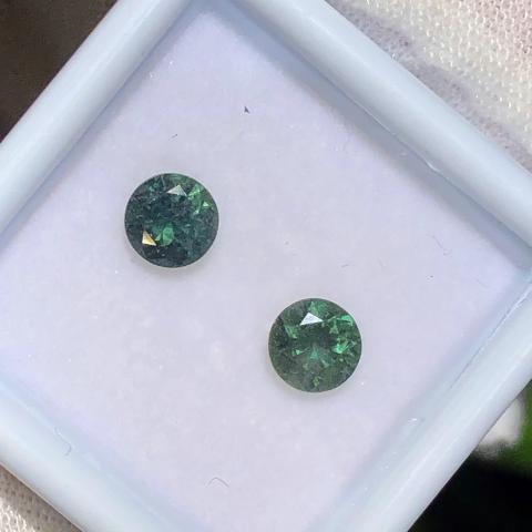 Green sapphire พลอยเขียวส่อง พลอยมรกตจันท์ พลอยบางกะจะ พลอยสีเขียว ดูดวง เสริมดวงโชคลาภ แหวน อัญมณีวันพุธ เสริมราศีพฤษ green sapphire พลอยแท้ราคาโรงงาน พลอยจันทบุรี