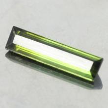 gemstone: กรีนทัวมาลีน-Green Tourmaline size: 14.7x3.7x2.8 carat: 1.47Ct.