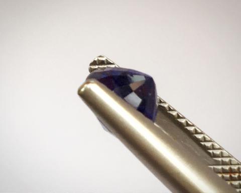 Blue Sapphire ต่างหู พลอยแท้ เมืองจันท์ พลอยไพลิน อัญมณีสีน้ำเงิน ราศีกันย์ หินเสริมดวง แก้ชง ดูดวง หัวแหวน กำไล พลอยมีใบเซอร์