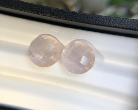 rose quartz ควอทซ์สีกุหลาบ อัญมณีสีชมพู หินมงคล เสริมดวงความรัก หินโชคลาภ geminlove  ต่างหู พลอยดิบ โรสควอทซ์ อัญมณีแก้ชง
