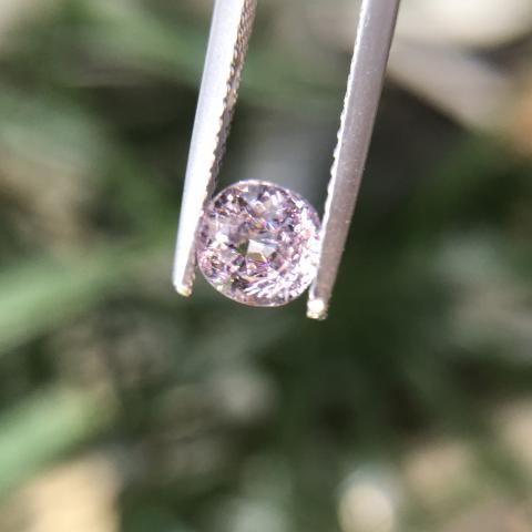 พลอยสปิเนล spinel พลอยพม่า พลอยดิบไม่เผา พลอยสีม่วงพาสเทล พลอยสีหวาน gemstone พลอยเสริมดวง พลอยแท้ราคาถูก