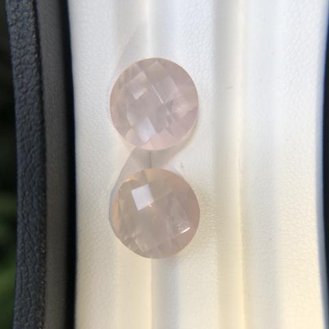 rose quartz ควอทซ์สีกุหลาบ อัญมณีสีชมพู หินมงคล เสริมดวงความรัก หินโชคลาภ geminlove  ต่างหู พลอยดิบ โรสควอทซ์ อัญมณีแก้ชง