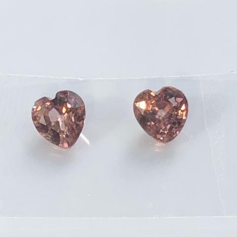 Natural Zircon unheated heart พลอยเพทายดิบ พลอยแท้ อัญมณี พลอยดิบ ดูดวง เสริมดวง เพชรสีเหลือง พลอยทำต่างหู แหวนเพชร มีใบเซอร์ฯ รับสั่งทำเครื่องประดับ
