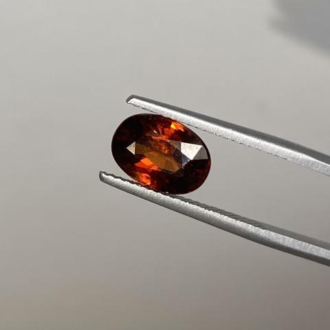 พลอยเพทายแดงดิบ พลอยเพทายดิบ พลอยแท้ อัญมณี พลอยสายมู ดูดวง พลอยเสริมดวงพลอยแท้มีใบเซอร์ฯ รับสั่งทำเครื่องประดับ พลอยนพเก้าเพทายแดง Unheatedzircon