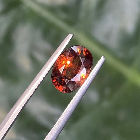 พลอยเพทายแดงดิบ พลอยเพทายดิบ พลอยแท้ อัญมณี พลอยสายมู ดูดวง พลอยเสริมดวงพลอยแท้มีใบเซอร์ฯ รับสั่งทำเครื่องประดับ พลอยนพเก้าเพทายแดง Unheatedzircon