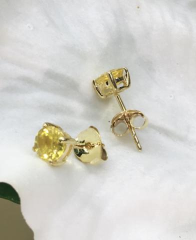 yellow sapphire พลอยบุษราคัม บางกะจะ จันทบุรี สีเหลืองส้ม เสริมดวง ดูดวง แก้ชง แหวน พลอยแท้  มีใบเซอร์ 