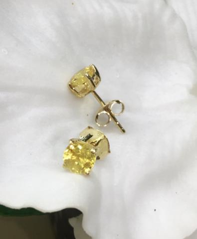 yellow sapphire พลอยบุษราคัม บางกะจะ จันทบุรี สีเหลืองส้ม เสริมดวง ดูดวง แก้ชง แหวน พลอยแท้  มีใบเซอร์ 