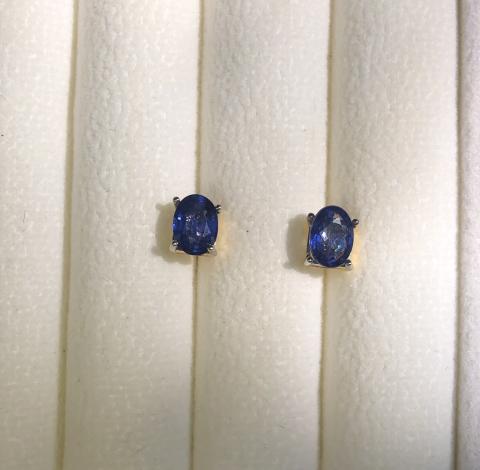 bluesapphireearring ต่างหูพลอยไพลิน พลอยจันทบุรี พลอยน้ำเงิน บลูซัฟไฟร์ พลอยแท้มีใบเซอร์ ต่างหูพลอยเสริมดวง